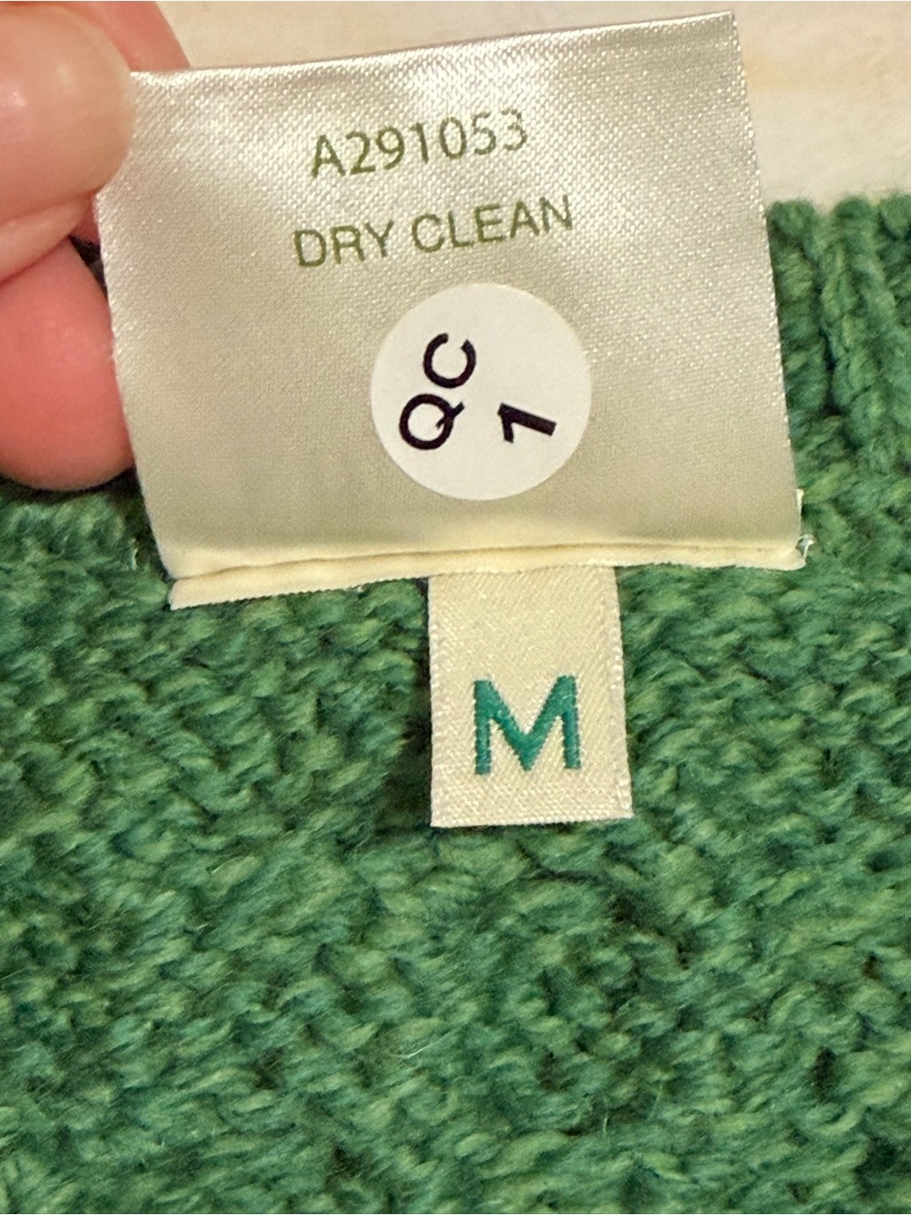 Kilronan Knitwear Merino Wool Cable-Knit Green Button-Up Cardigan - Picture 3 of 7
